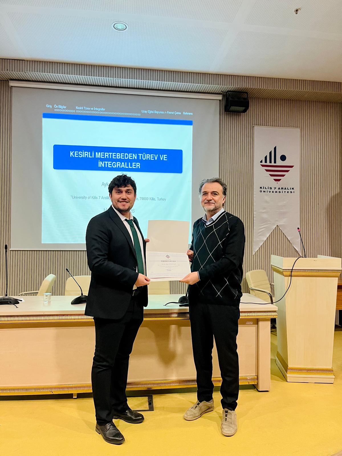 Matematik Topluluğumuz Tarafından Organize Edilen “Kesirli Mertebeden Türev ve İntegraller” Başlıklı Seminer Arş. Gör. Aykut TOPLAMA'nın Sunumuyla Gerçekleştirildi