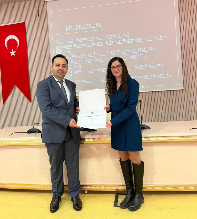 Matematik Topluluğumuz Tarafından Organize Edilen “Bu Sunumdaki Her Şey Yanlıştır” Başlıklı Seminer Arş. Gör. Zeynep BAŞER'in Sunumlarıyla Gerçekleştirildi