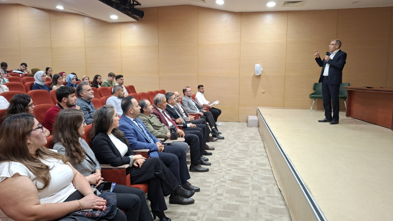 Fakültemizde Prof. Dr. Abdurahman ÇETİN Tarafından "Altın Oran ve Leonardo Fibonacci" Adlı Seminer Verildi